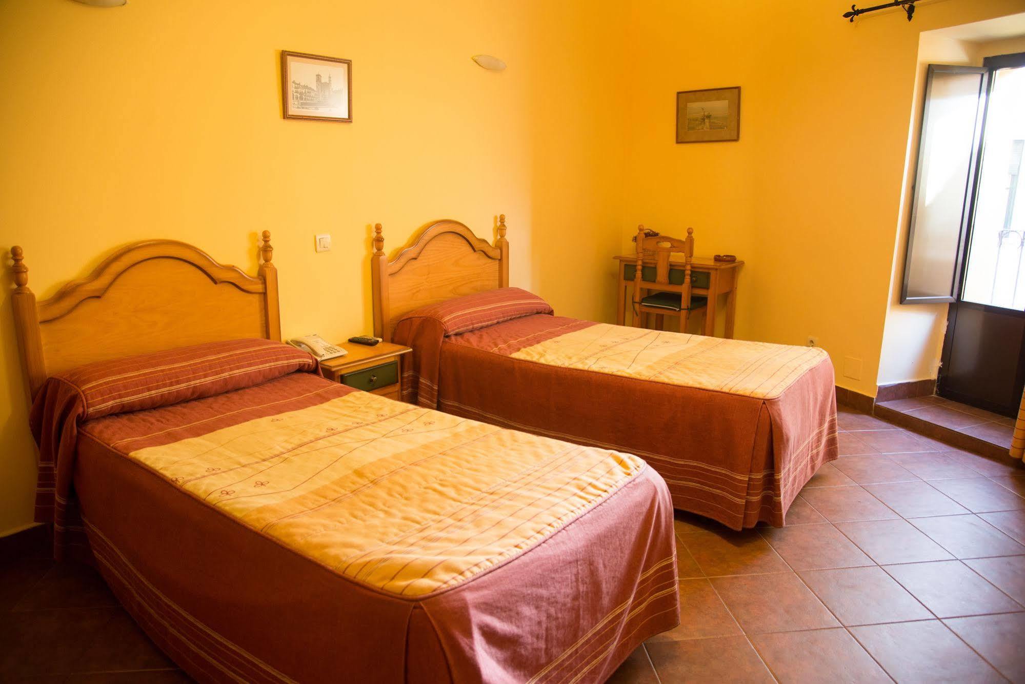 Hostal Hueso ตรูคีโย ภายนอก รูปภาพ
